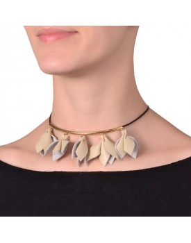 Colar Dourado Folhas Bege