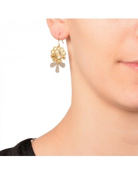 Brinco Dourado Com Prata  Flor 3 Folhas Pequenas