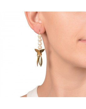 Brinco Dourado Borboleta Com Pérolas E Folhas De Liz