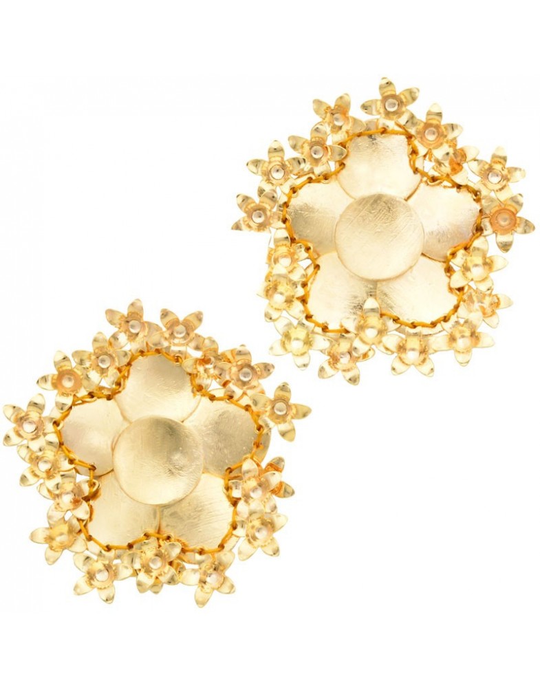 Brinco Dourado Flor 5 Pétalas Caseadas Com Florzinha