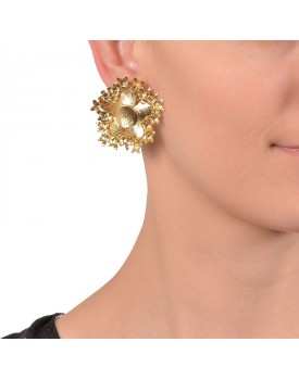 Brinco Dourado Flor 5 Pétalas Caseadas Com Florzinha
