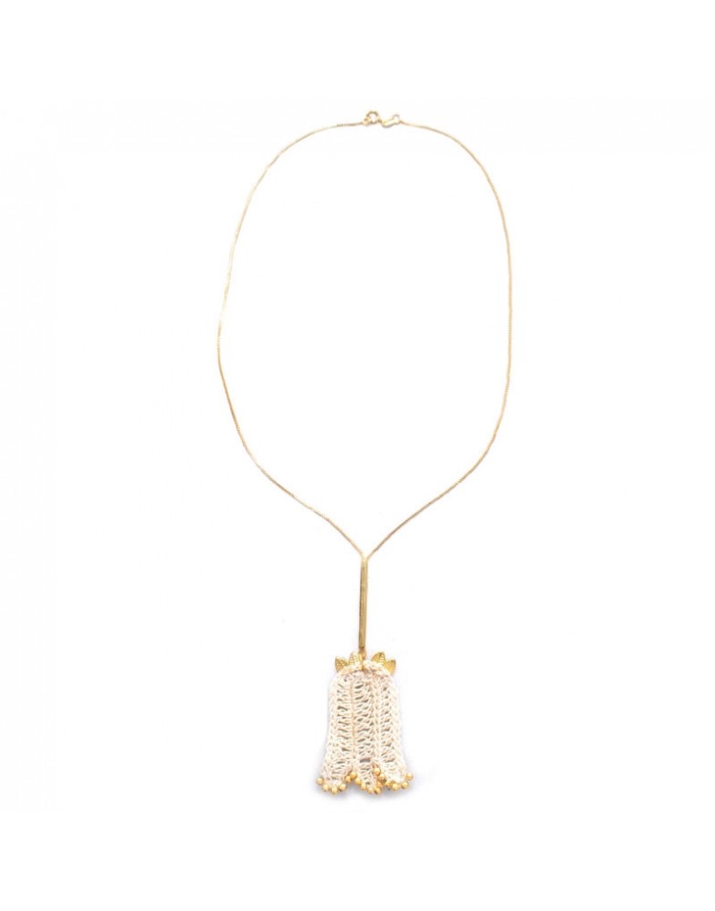 Colar Dourado Crochê Rosa Em Botão Bege