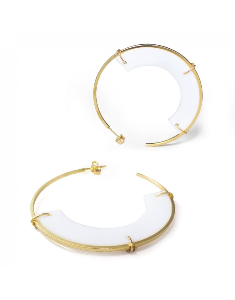 Brinco Dourado Canoa Resina Branco