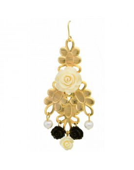 Brinco Dourado Rosas Resina Preta E Pérolas