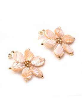Brinco Dourado Flor de Madrepérola Folha