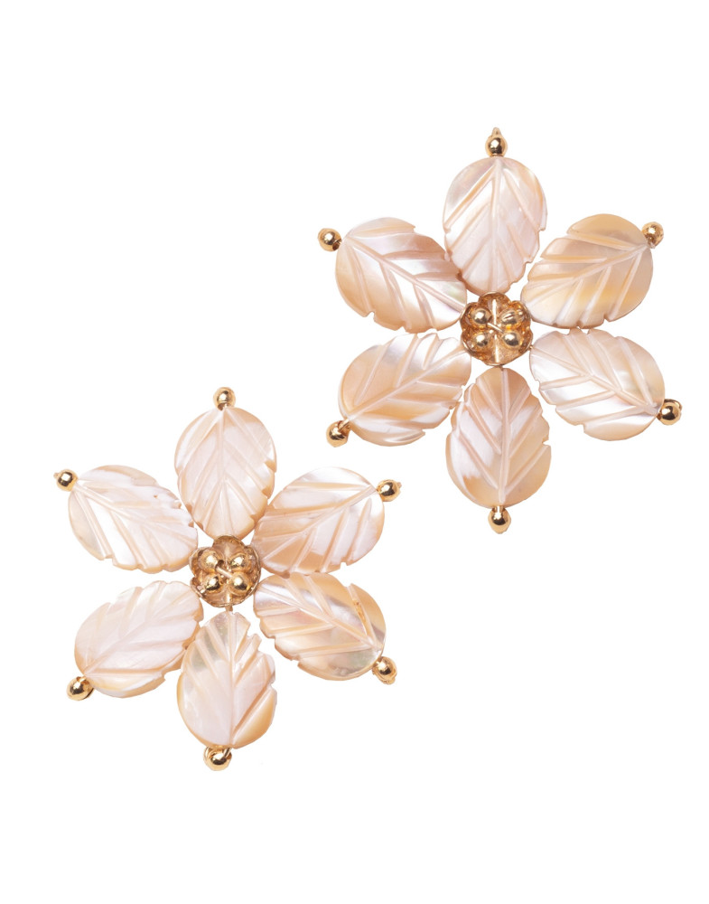 Brinco Dourado Flor de Madrepérola Folha