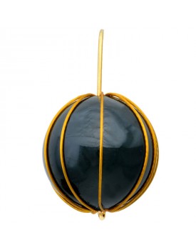 Brinco Dourado Bola De Resina Preta Trançada