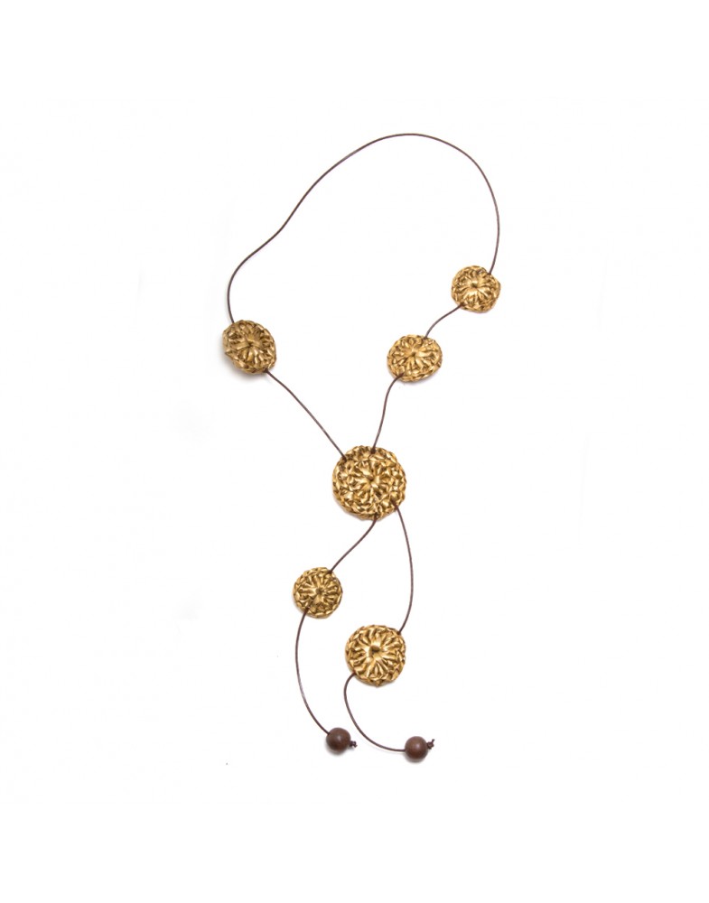 Colar Dourado Bordado Rafia