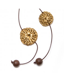Colar Dourado Bordado Rafia