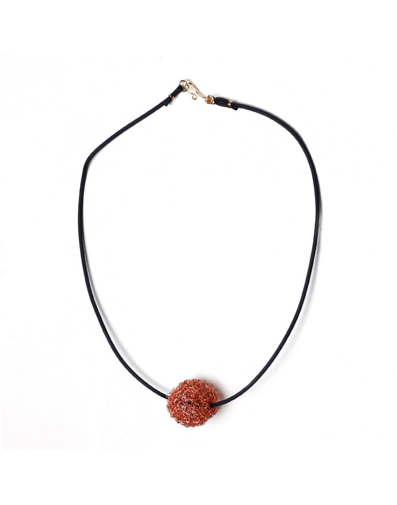 Colar Dourado Com Bola De Cobre