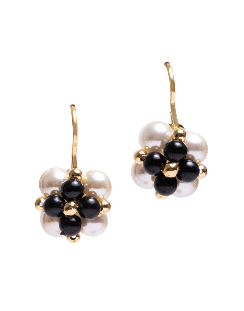 Brinco Dourado Flor De Pérola Com Bolinha Preta