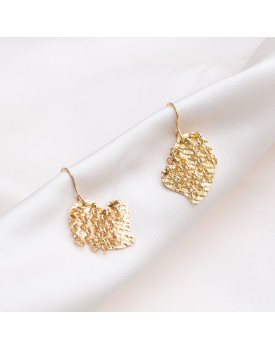 Brinco Dourado Coração Com Correntes