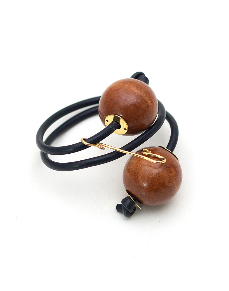Pulseira Dourada Com Bolas De Madeira