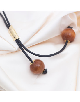 Colar Dourado Com Bolas De Madeira