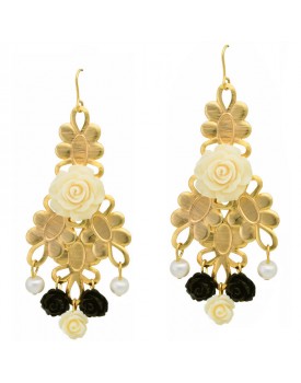 Brinco Dourado Rosas Resina Preta E Pérolas