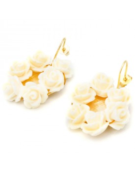 Brinco Dourado Com Flor De Resina Bege