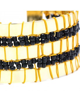 Pulseira Dourada Com Miçangas Pretas