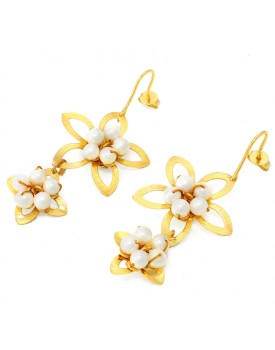Brinco Dourado Flores Com Florzinhas De  Pérolas
