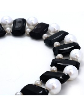 Colar Preto E Branco Em Resina
