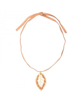 Colar Dourado Folha Vazada Com Camurça
