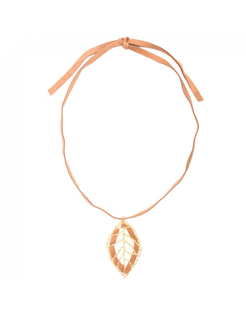 Colar Dourado Folha Vazada Com Camurça