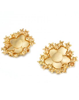 Brinco Dourado Flor 5 Pétalas Caseadas Com Florzinha