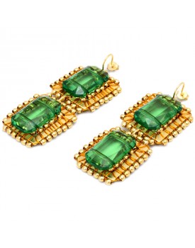 Brinco Dourado Retângulos Caseados Com Bolinhas E Pastilha De Resina Verde Escuro