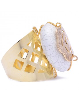 Anel Dourado Resina Branco Com Flor