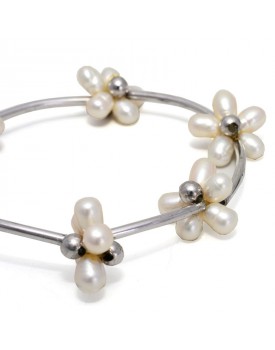 Pulseira Prateada Tubo E Flores De Pérola
