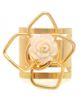 Anel Dourado Flor Com Rosa De Resina Marfim