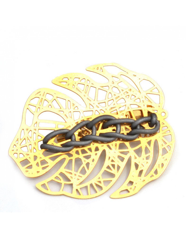 Broche Dourado Folha Caseada Com Silicone Cinza