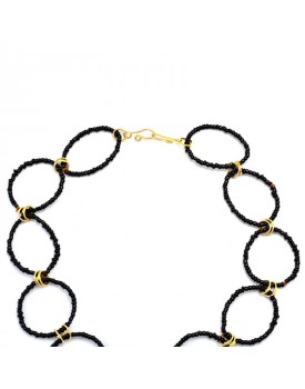 Colar Dourado Círculos Resina Preta
