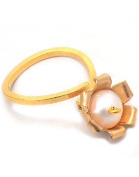 Anel Dourado Flor Com Miolo De Pérola