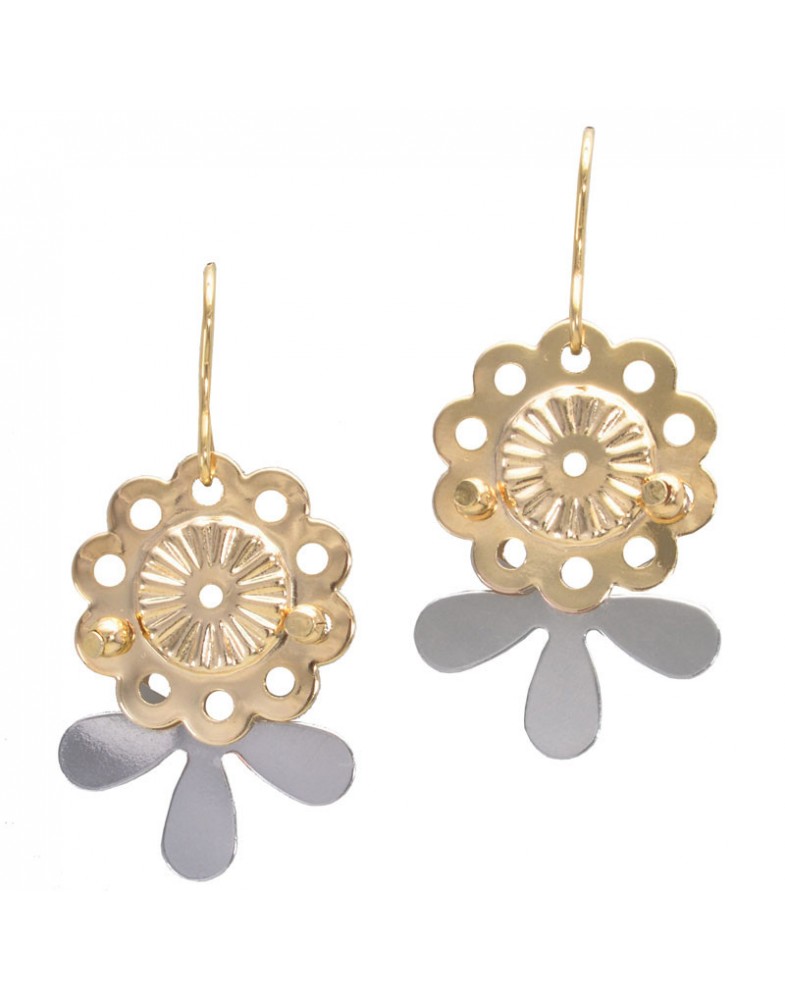 Brinco Dourado Com Prata  Flor 3 Folhas Pequenas
